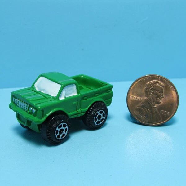 HANDLEY Dollhouse Miniature Toy Green Pick Up Truck IM65427
