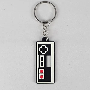 Nintendo NES Controller Rubber Keychain & Metal Keyring Fun Retro Bag Clip Charm - Picture 1 of 2