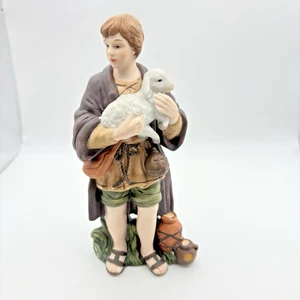 Statuina ricambio presepe Kirkland pastore ragazzo che tiene agnello #75177 - Foto 1 di 7