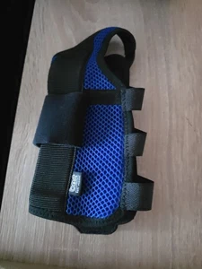 Bort Medical Arm und Handgelenkschiene/blau-schwarz/Small Rechts/Neuwertig!! - Bild 1 von 2