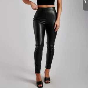 MESHSKI BLACK SHAYLA SKINNY FAUX LEATHER SPLIT PANT SIZE SMALL - Picture 1 of 12