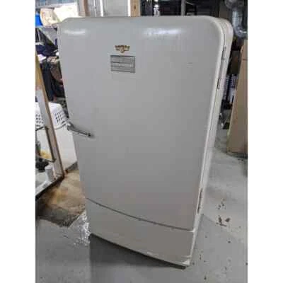 1948 GM MJ-7 Frigidaire Vintage Refrigerator - Image 1 of 4