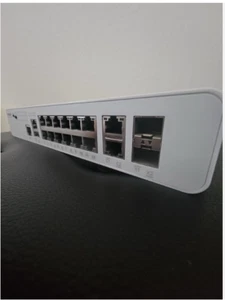 Ruckus ICX7150-C12P-2X1G 12 ports Gigabit couche 3 pleine puissance - Photo 1/1