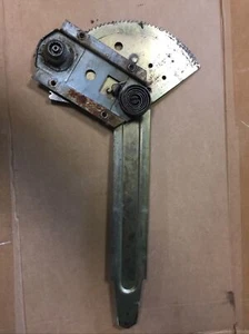 LAND ROVER RANGE ROVER CLASSIC RIGHT HAND FRONT MANUAL WINDOW REGULATOR MTC9119 - Picture 1 of 4