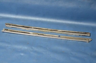 Buick Riviera GS 1965 parabrisas exterior "A" pilar ventilación ventana moldura retenedor Foto 1 de 4