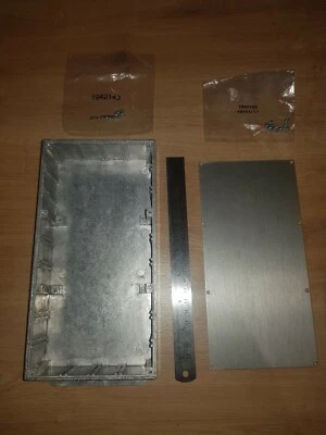 Caja y cubierta de aluminio Pomona 5186, EMI, RFI, sin pintar y sin usar 8 x 4 abierto Foto 1 de 4
