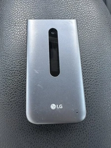 LG Classic Flip TracFone LG L125DL 4G LTE Flip Phone - Picture 1 of 3