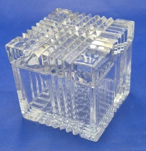 Cubo de vidrio transparente con tapa Mikasa corte diamante plomo 4x4x4" - Imagen 1 de 8