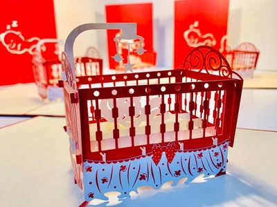 Tarjetas Pop Origami Cuna Metálica en Rojo Bebé Recién Nacido 3D Tarjeta Pop Up Foto 1 de 4