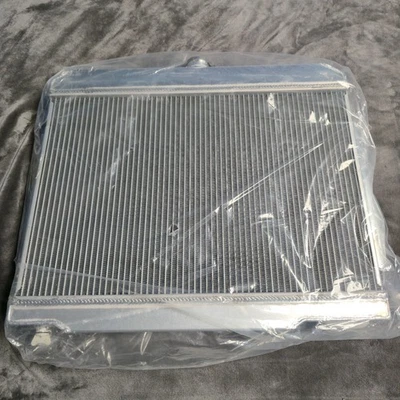 Radiador de aluminio de 3 núcleos para Jeep CJ5 CJ6 CJ7 Scrambler 3,8 L 4,2 L 5,0 L 1972-1986 Foto 1 de 3