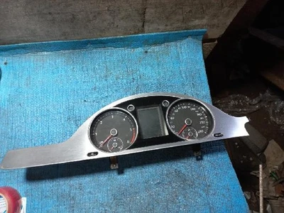 2009 Volkswagen CC Instrument Clusters - Image 1 of 4