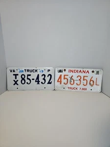 Menge 2 Vintage Nummernschilder - 2003 Indiana & 2013 Virginia rustikales Dekor Wand - Bild 1 von 5