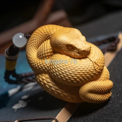 Colgante estatua serpiente zodiaco auspicioso tallado a mano de boj pequeño de 6,8 cm  Foto 1 de 4