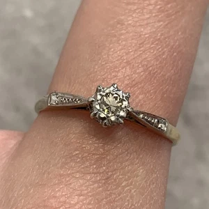 Anillo de compromiso de diamantes vintage 1946 grabado oro amarillo de 9 quilates 375 - talla R - Imagen 1 de 11