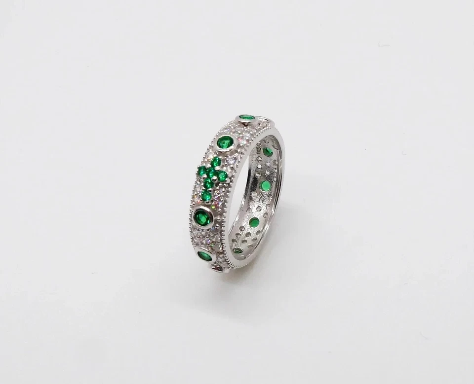 ANELLO ROSARIO CON ZIRCONI BIANCHI E VERDE IN ARGENTO 925 RODIATO IN ORO BIANCO - Immagine 1 di 2