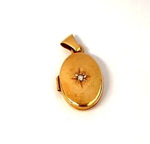 9ct Yellow Gold Oval Locket Pendent, 0.8 Grams.
