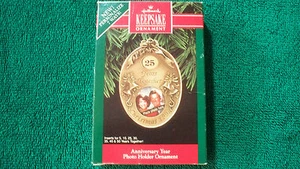 Hallmark Ornament    1992 ANNIVERSARY YEAR  PHOTO HOLDER - Picture 1 of 1