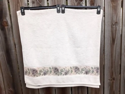 Toalla de baño Croscill Chambord Cassis Amatista Terry De colección 26 x 50 Foto 1 de 4