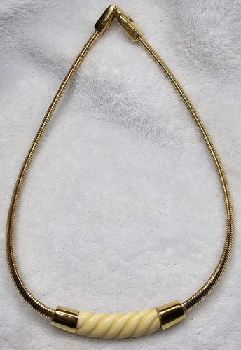 Collana Vintage 1976 Givenchy Parigi New York Finta Resina Avorio Oro Catena Serpente