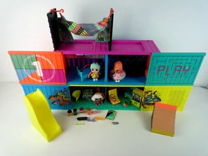 LOL SURPRISE 2-STÖCKIGES CLUBHAUS SPIELSET MIT 4 PUPPEN UND ZUBEHÖR - Bild 1 von 21