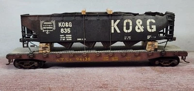 Santa Fe RR 50' Flat 94138 w/ Damaged Hopper KO&G  LIMA HO Scale Weathered - Image 1 of 4