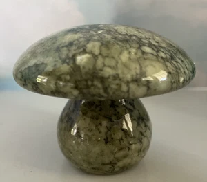 Vintage MCM Italy Hand Carved Alabaster Stone Green Mushroom Paperweight 2.5" H - Picture 1 of 12