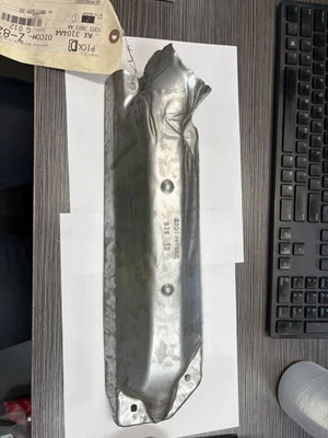 2005-2007 JEEP COMMANDER EXHAUST MANIFOLD SHIELD LEFT MOPAR GENUINE 53013603AA Foto 1 de 4