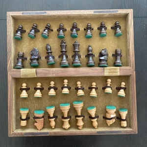 Holz Schach Brettspiel Set klappbar Aufbewahrungsbox handgeschnitzte Figuren grün Filz - Bild 1 von 11