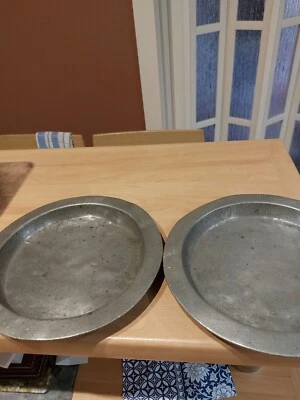 assiettes anciennes En Étain  18ème - Photo 1/4