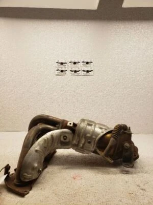 Colector de escape Toyota Avalon 2,5 L, 4 cilindros, A/T, tracción delantera híbrido 2013-2018 OEM Foto 1 de 4