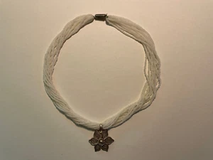 Halsband mit Perlchensträngen und Blütenanhänger - Bild 1 von 2