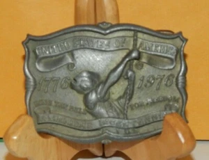 Hebilla de cinturón vintage 1776-1976 Estados Unidos bicentenario fundida por 200 años de libertad - Imagen 1 de 2