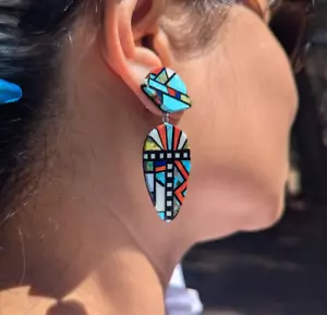 Pendientes colgantes con incrustaciones de mosaico Santo Domingo hechos a mano joyería firmada por Chris Nieto - Imagen 1 de 11