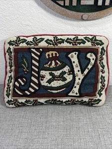 Almohada tapiz Navidad JOY acebo rojo espalda decoración navideña 12" x 8" - Imagen 1 de 13
