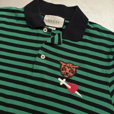 Auténtica camisa polo de algodón con parche de tigre a rayas negras y verdes GUCCI pequeña Foto 1 de 4