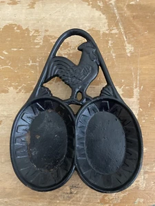 Black Cast Iron Rooster Chicken Double Spoon Rest 2013 O.D.I. 8.5”x6.75" - Imagen 1 de 2
