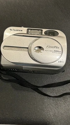 Canon PowerShot A75 3.2MP Digital Camera Silver Works 3x Optical Zoom with case - Image 1 of 2