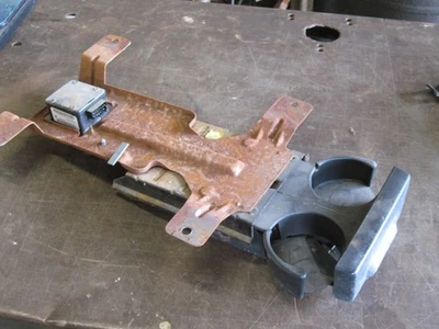 94-01 DODGE RAM 1500 2500 3500 ЦЕНТРАЛЬНАЯ КОНСОЛЬ ЗАДНЕЕ СИДЕНЬЕ ВЫДВИЖНОЙ ПОДСТАКАННИК ДЕРЖАТЕЛЬ OEM - Изображение 1 из 3