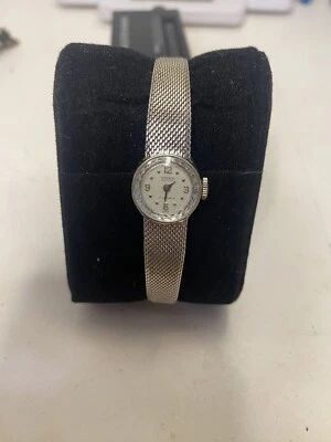 Vintage Gruen women’s watch 17 Jewels 10 karat gold filled band Working. Wind Up - Image 1 of 4