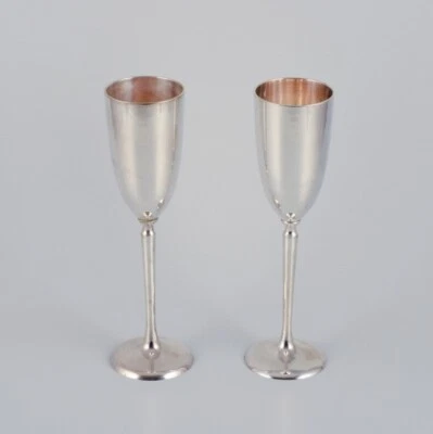 Gunilla Lindahl Scandia Present. Due grandi flauti da champagne in argento pl... - Immagine 1 di 4