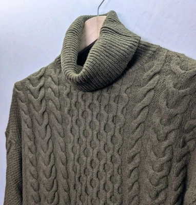 Suéter tejido con cable verde militar 100 % lana merino Banana Republic para hombre mediano Foto 1 de 4