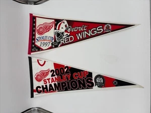 Pennant Detroit Red Wings 1997 e 2002 Stanley Cup Champions originali full size - Foto 1 di 10
