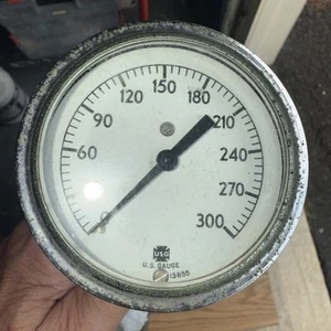 US Gauge 10894 0-300 PSI Pressure Gauge 2 1/2 in Dial USA Bottom Mount - Picture 1 of 7