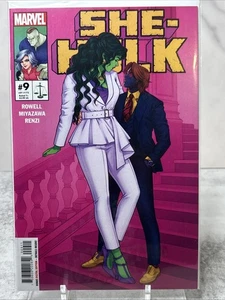 SHE HULK #9 JEN BARTEL MAIN COVER A MARVEL COMICS 2023 EINGETÜTET UND MIT KARTON - Bild 1 von 5