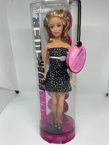 Barbie Fashion Fever "BARBIE (H0944)" NRFB - Picture 1 of 12