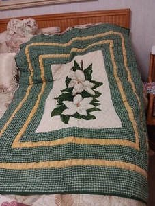 KERAMIKSCHEUNE VINTAGE Blumenmuster GESTEPPTER SCHALENWURF 100 % BAUMWOLLE 45" X 55: - Bild 1 von 6