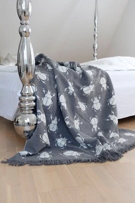 PAD Design Plaid Decke Käfer Muster ZARA HOME grau weiß – NEU - Bild 1 von 4