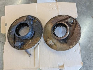 1932 1933 1934 Ford Rear Brake Backing Plates With Grease Cups  Pair Original - Bild 1 von 19
