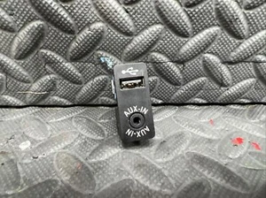 OEM BMW F80 M3 SERIE 3 Audio AUX USB Enchufe Conector Puerto 9229246 - Imagen 1 de 7