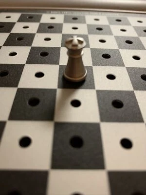 Saitek KASPAROV COSMOS Chess Replacement Silver/White King (1) Piece - Image 1 of 4